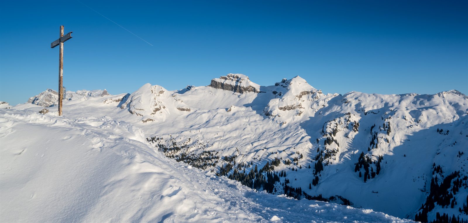 Verschneite Berglandschaft im Hoch-Ybrig
